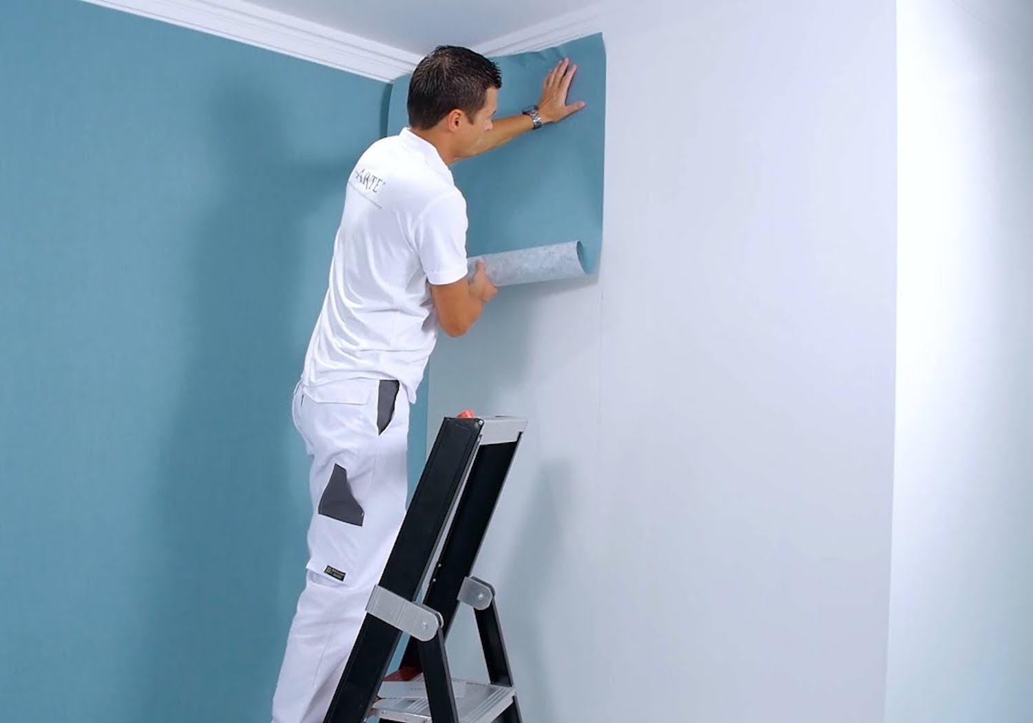 comment-poser-du-papier-peint-intissé
